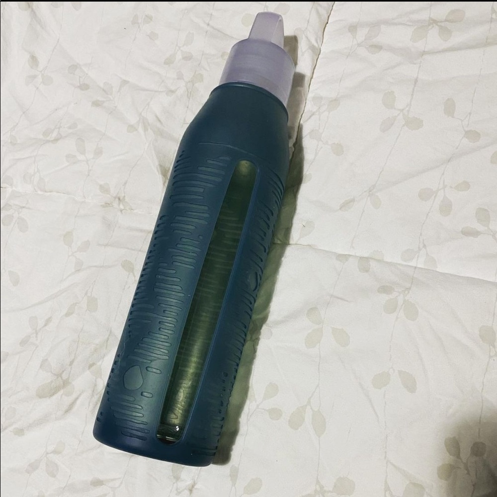 Lululemon water bottle